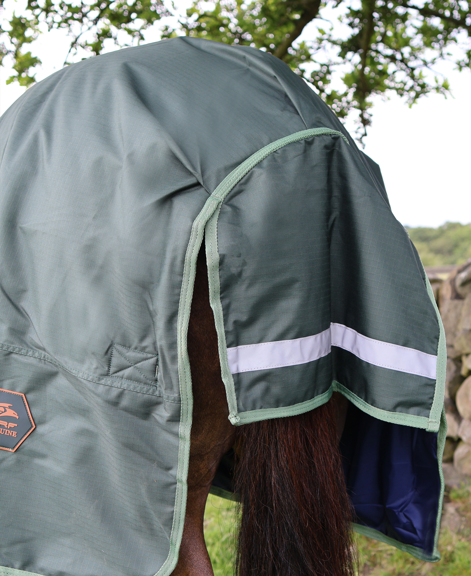 Perf 300g Detachable Neck Turnout Rug - Dark Green - Image 10