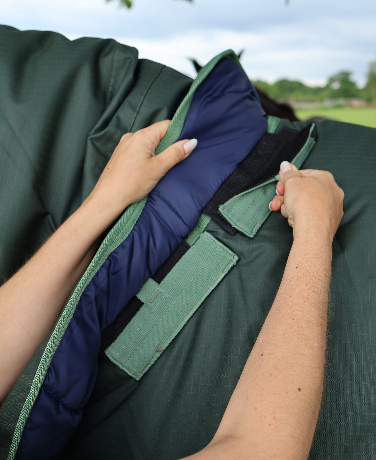Perf 300g Detachable Neck Turnout Rug - Dark Green - Image 3